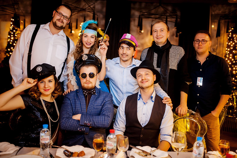 Команда компании празднует Новый год в ресторане Самаре