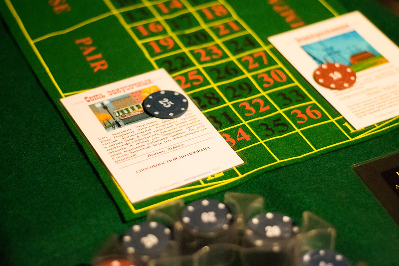 Ведущий развлекает гостей на корпоративе в Самаре