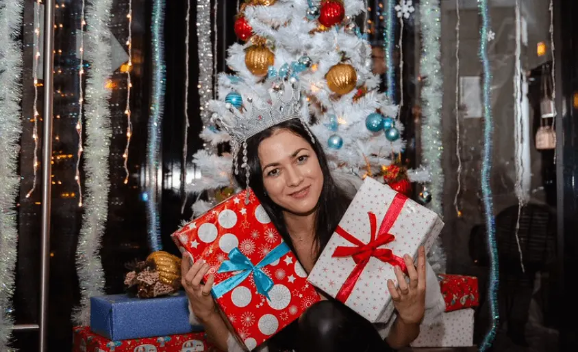 Гайд по идеальному Новому году 2026 с друзьями в Самаре: от квартиры и коттеджа — до квеста и ночного города